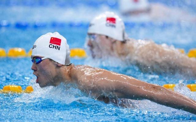 Swimming club training